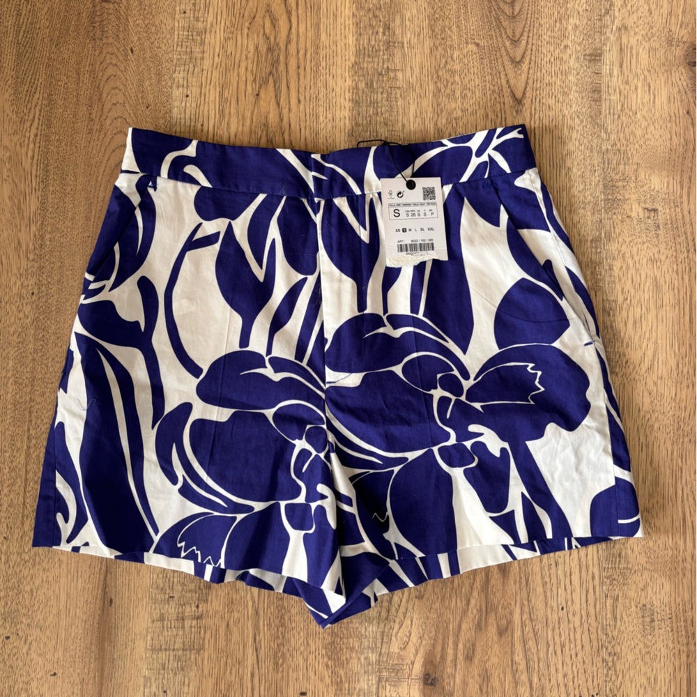NWT Zara blue and white tropical floral shorts size small